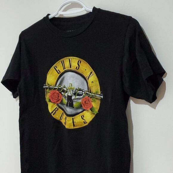 Guns N' Roses small black short sleeve shirt - Picture 2 of 6
